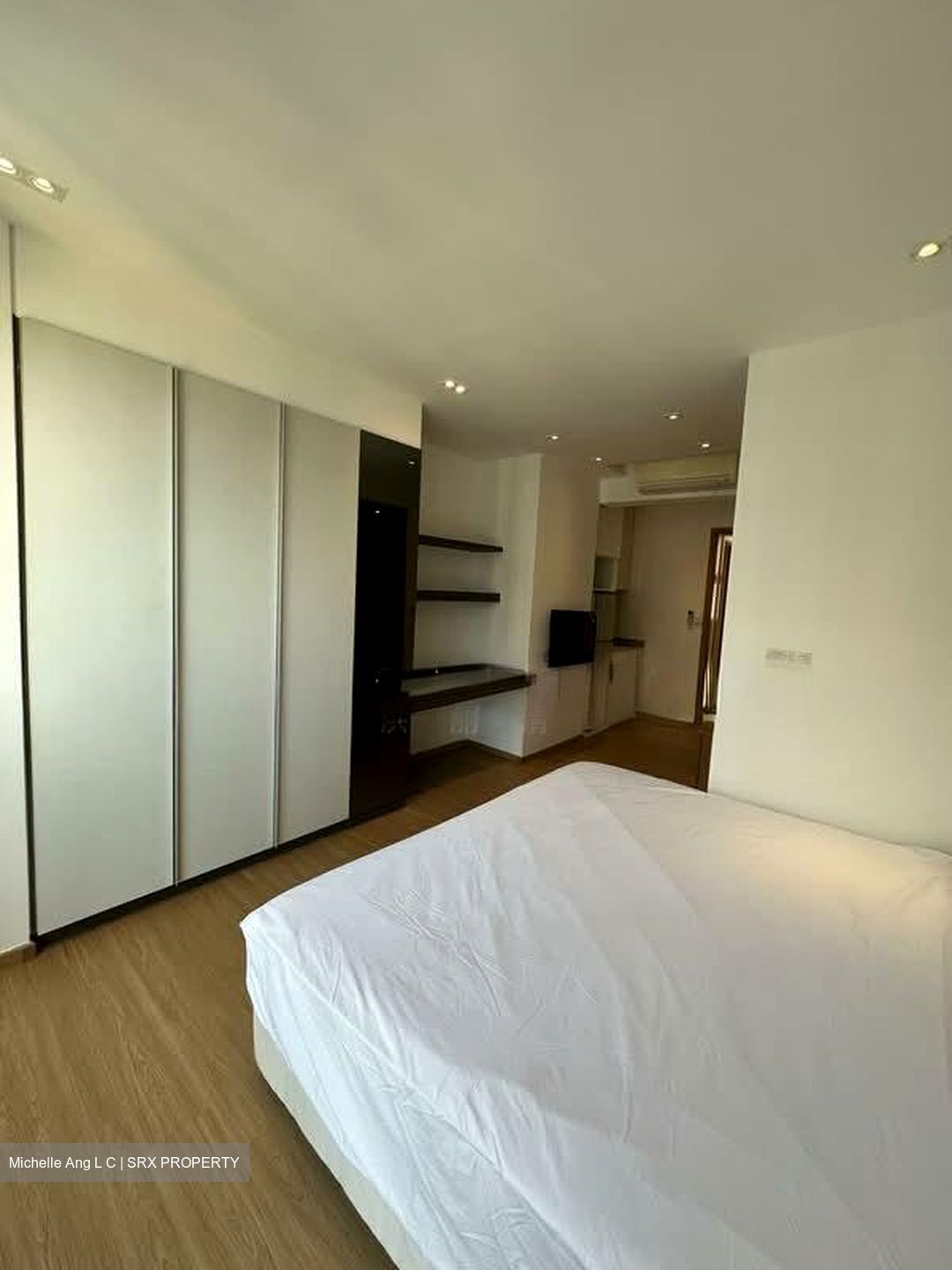 Prive (D19), Condominium #588237441